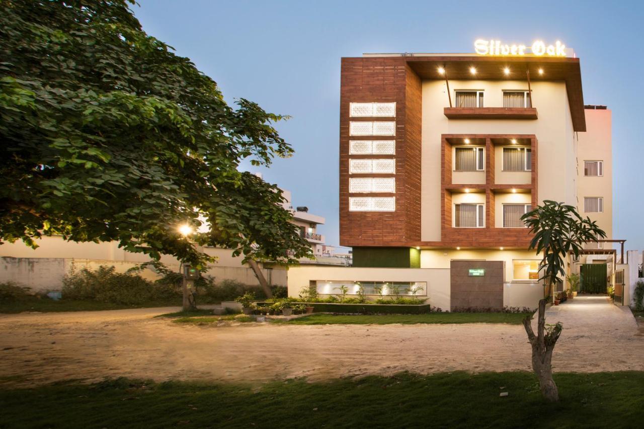 Silver Oak Near Medanta Medicity Gurgaon Dış mekan fotoğraf