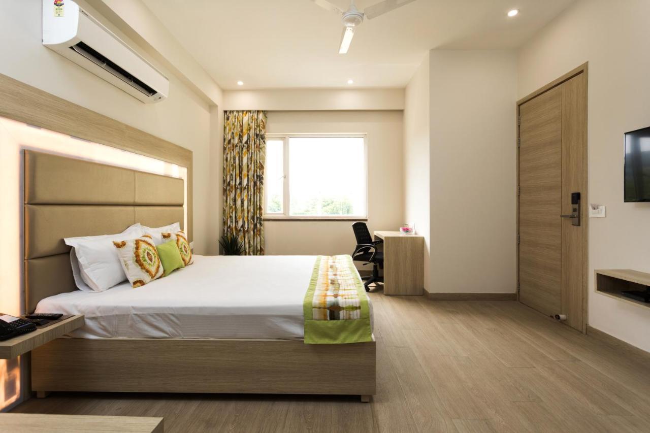 Silver Oak Near Medanta Medicity Gurgaon Dış mekan fotoğraf